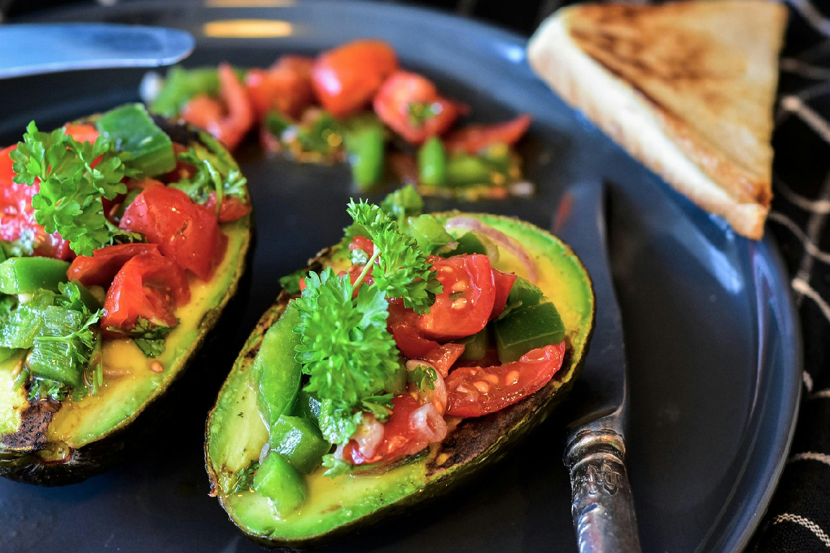 Avocado protagonista in cucina: la salsa cremosa e leggera che dà sapore ai tuoi piatti fit
