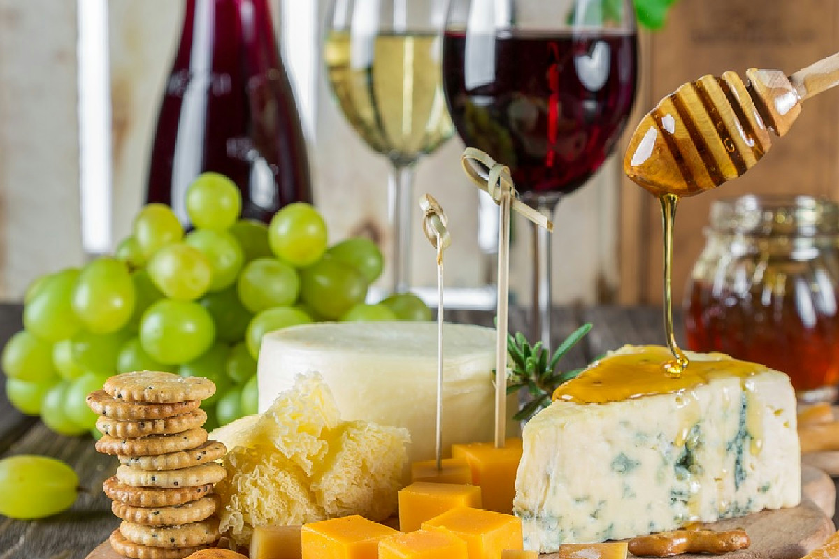 Come organizzare un aperitivo casalingo perfetto: idee, abbinamenti e consigli da maestro