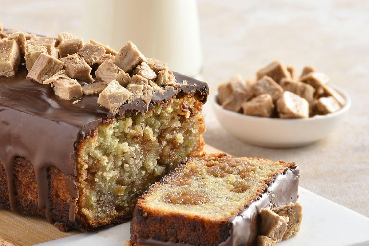 Non immagini cosa nasconde il banana bread al cioccolato: la ricetta che fa impazzire a colazione