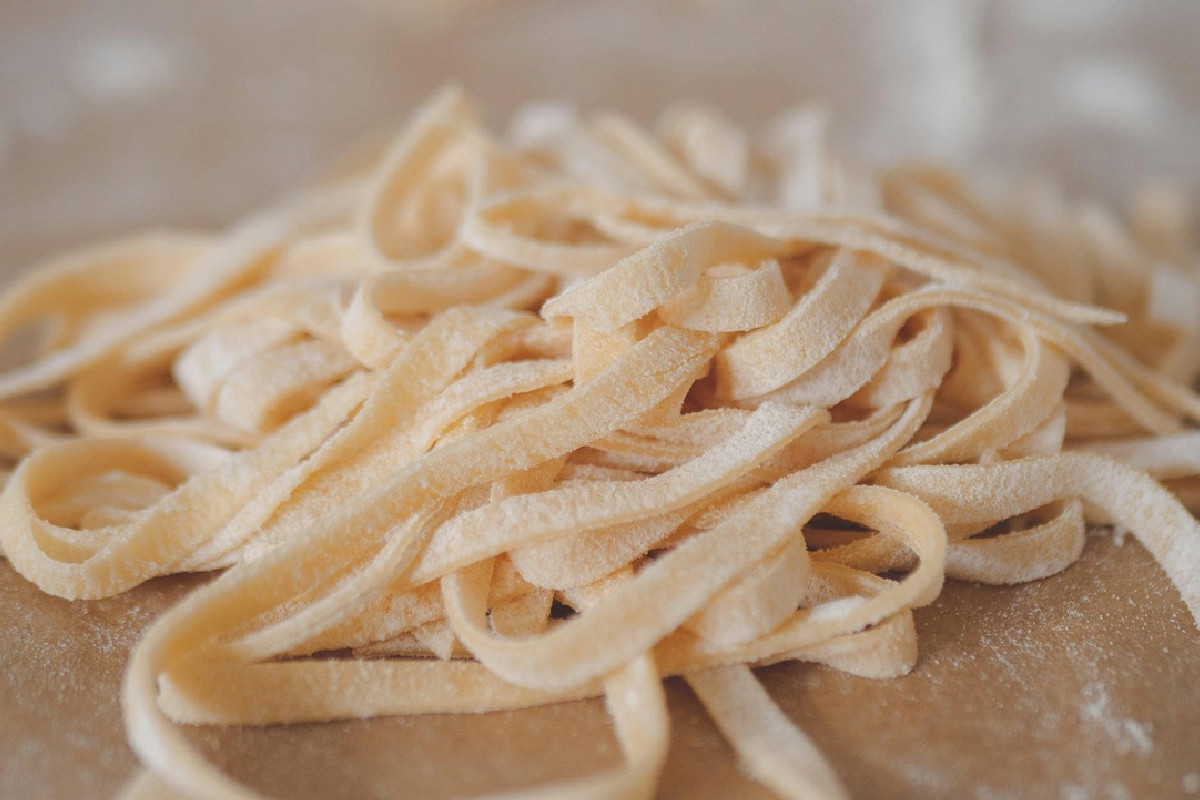 La nonna svela il VERO scandalo della tradizione: nessuno prepara più così le fettuccine!